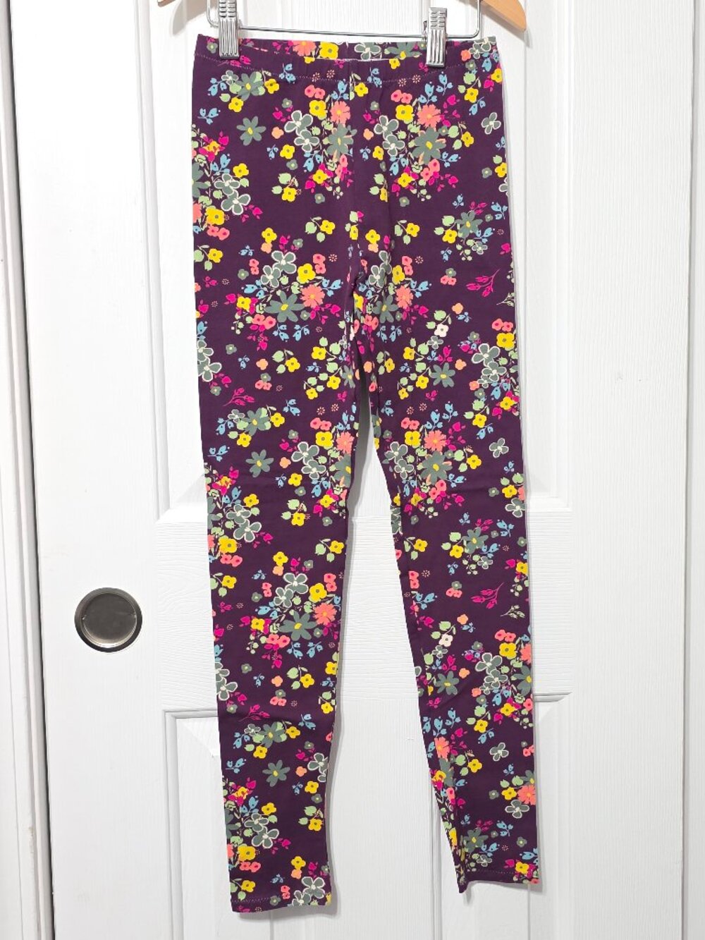 Girls purple floral leggings, size 8